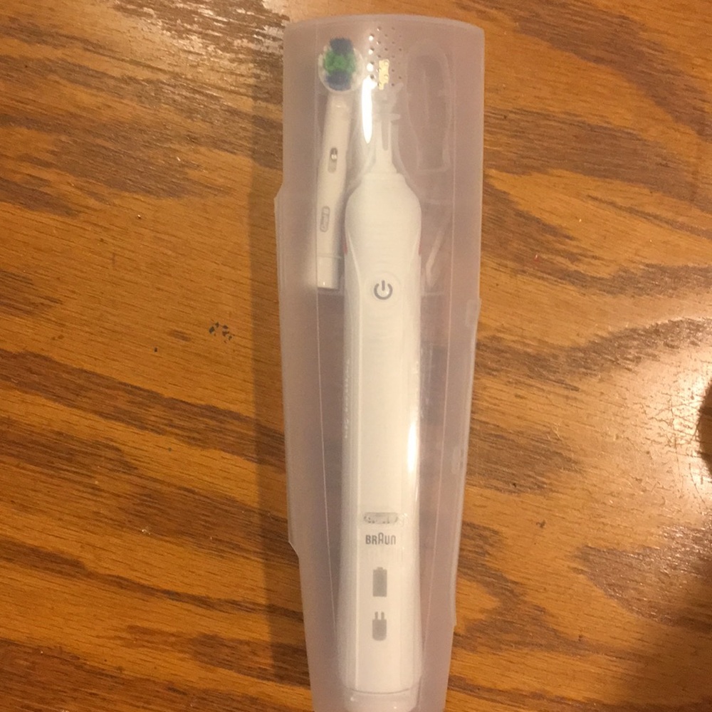 NEW Oral-B Advanced Clean Rechargeable Toothbrush